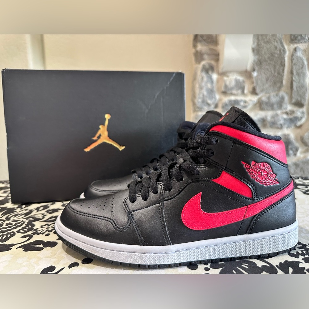 Nike Jordan 1 Retro Mid Siren Red Sneakers